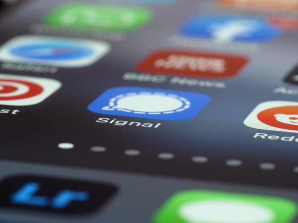 Transform Your Home Comfort: A Smartphone User's Guide to Mastering Air Conditioning Control;220Transform Your Home's Security with Smart Lighting: An Intuitive Guide Using Your Smartphone;220Transform Your Home's Ambiance: The Ultimate Smartphone-